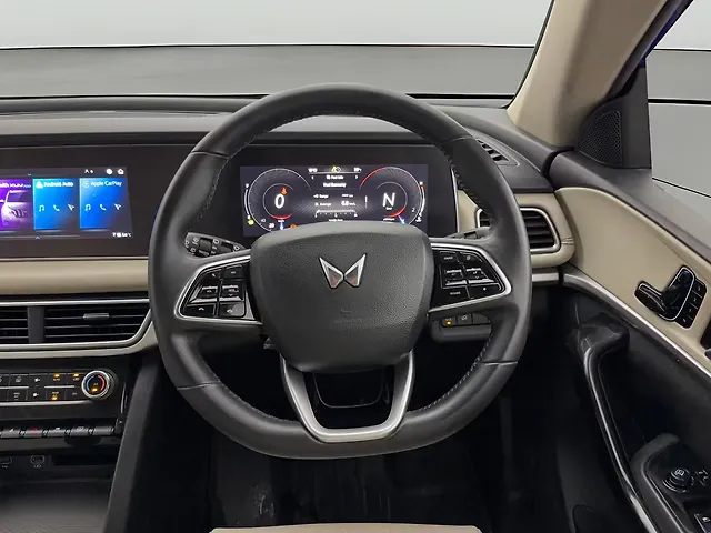 Used Mahindra Old Generation XUV700 AX 7 Petrol MT 7 STR [2023-2024] in Gurgaon