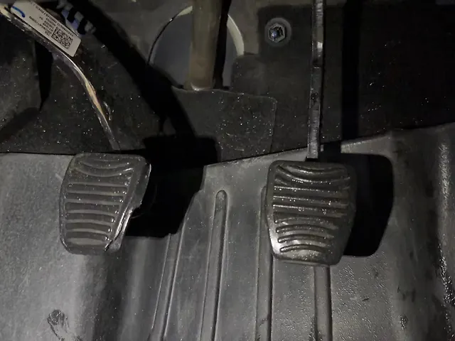 Used Mahindra Old Generation XUV700 AX 7 Petrol MT 7 STR [2023-2024] in Gurgaon
