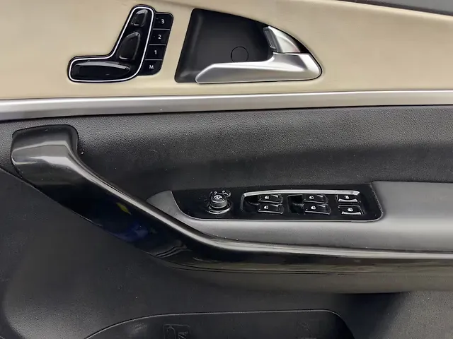 Used Mahindra Old Generation XUV700 AX 7 Petrol MT 7 STR [2023-2024] in Gurgaon