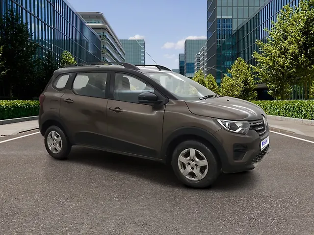 Used 2022 Renault Triber in Pune