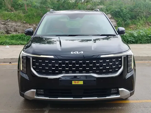 Used 2025 Kia Carnival in Hyderabad