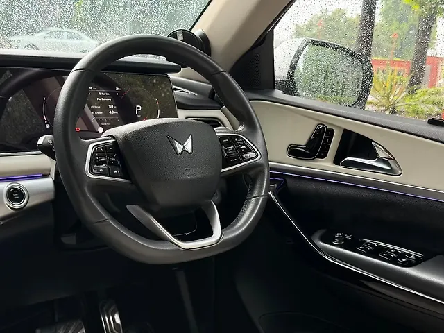 Used Mahindra Old Generation XUV700 AX 7 Petrol AT 7 STR [2023-2024] in Delhi