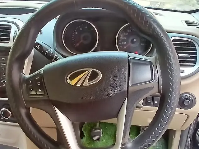 Used Mahindra TUV300 [2015-2019] T8 in Lucknow