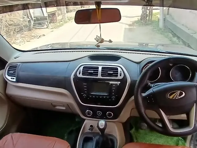 Used Mahindra TUV300 [2015-2019] T8 in Lucknow