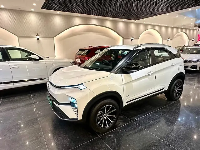 Used Tata Nexon EV Creative Plus 30.0 kWh in Delhi Used Tata Nexon EV Creative Plus 30.0 kWh in Delhi