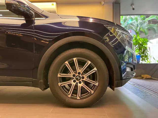 Used Mahindra Old Generation XUV700 AX 7 Petrol AT Luxury Pack 7 STR [2021] in Mumbai