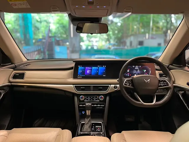Used Mahindra Old Generation XUV700 AX 7 Petrol AT Luxury Pack 7 STR [2021] in Mumbai