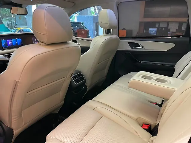 Used Mahindra Old Generation XUV700 AX 7 Petrol AT Luxury Pack 7 STR [2021] in Mumbai