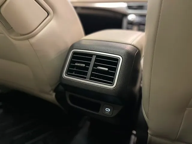 Used Mahindra Old Generation XUV700 AX 7 Petrol AT Luxury Pack 7 STR [2021] in Mumbai