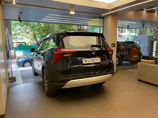 Used Mahindra Old Generation XUV700 AX 7 Petrol AT Luxury Pack 7 STR [2021] in Mumbai