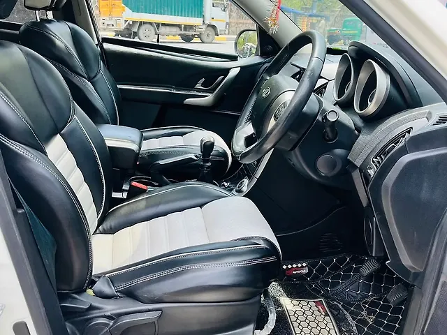 Used Mahindra XUV500 W9 in Delhi