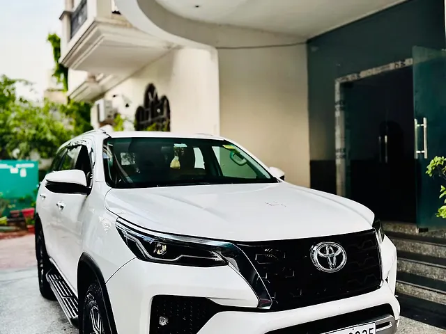 Used Toyota Fortuner 4x2 2WD Diesel 2.8L Turbo Automatic in Lucknow Used Toyota Fortuner 4x2 2WD Diesel 2.8L Turbo Automatic in Lucknow