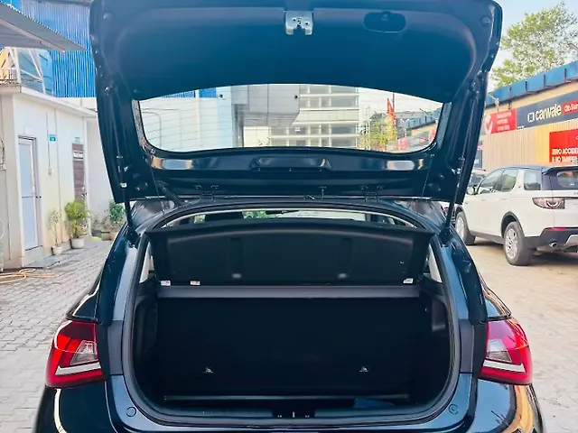 Used Hyundai i20 Asta 1.2 MT [2023-2025] in Guwahati