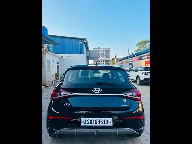 Used Hyundai i20 Asta 1.2 MT [2023-2025] in Guwahati