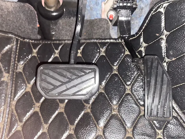 Used Maruti Suzuki Swift [2021-2024] VXi AMT in Hyderabad