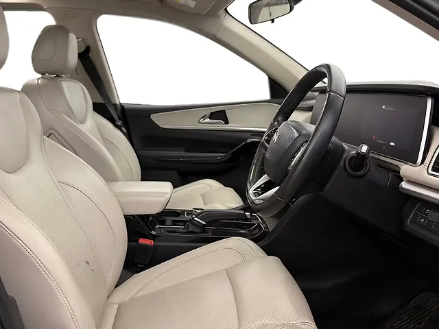 Used Mahindra Old Generation XUV700 AX 7 Petrol AT 7 STR [2023-2024] in Gurgaon