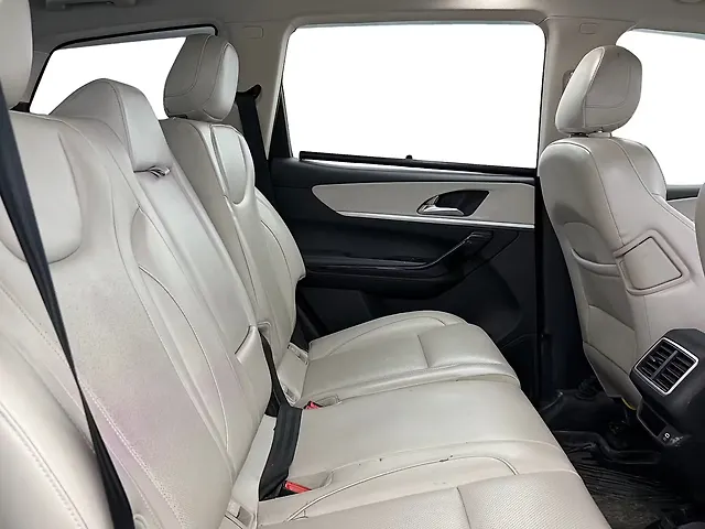 Used Mahindra Old Generation XUV700 AX 7 Petrol AT 7 STR [2023-2024] in Gurgaon