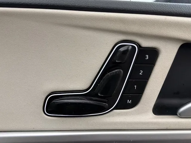 Used Mahindra Old Generation XUV700 AX 7 Petrol AT 7 STR [2023-2024] in Gurgaon