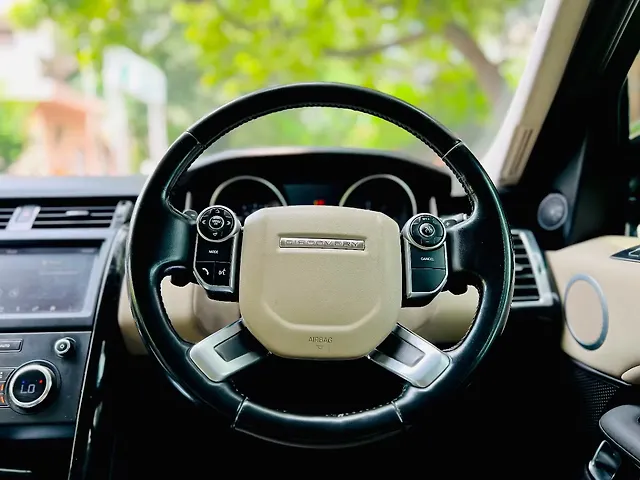 Used Land Rover Discovery 3.0 SE Petrol in Delhi