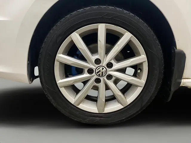 Used Volkswagen Vento [2015-2019] Highline Plus 1.2 (P) AT 16 Alloy in Visakhapatnam