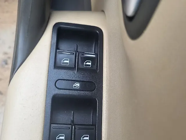 Used Volkswagen Vento [2015-2019] Highline 1.6 (P) in Agra