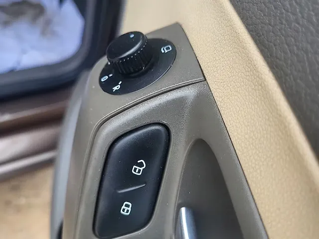 Used Volkswagen Vento [2015-2019] Highline 1.6 (P) in Agra