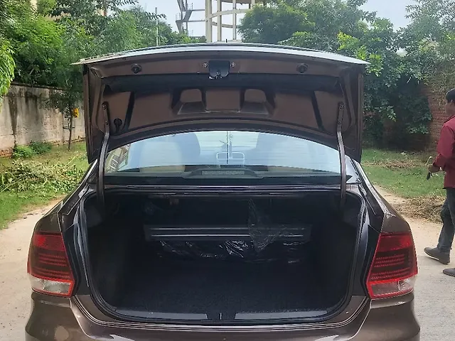 Used Volkswagen Vento [2015-2019] Highline 1.6 (P) in Agra