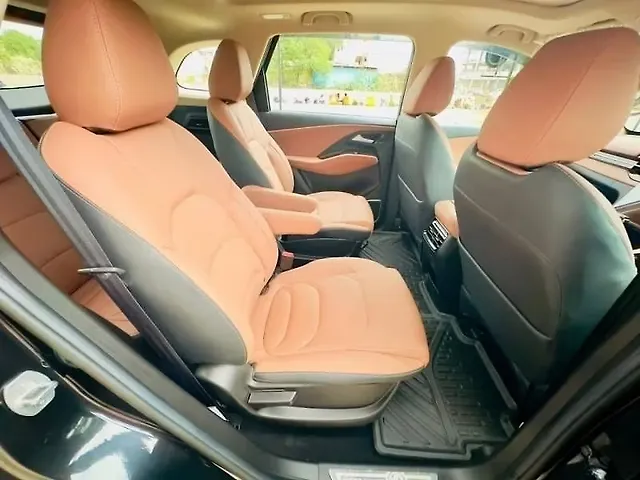 Used MG Hector Plus [2023-2025] Savvy Pro 1.5 Turbo Petrol CVT 6 STR in Bangalore