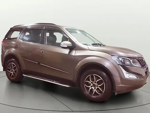 Used 2017 Mahindra XUV500 in Surat
