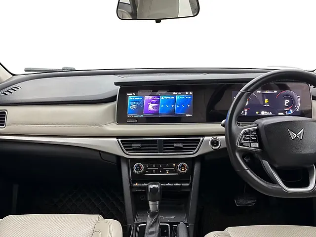 Used Mahindra Old Generation XUV700 AX 7 Petrol AT 7 STR [2023-2024] in Gurgaon