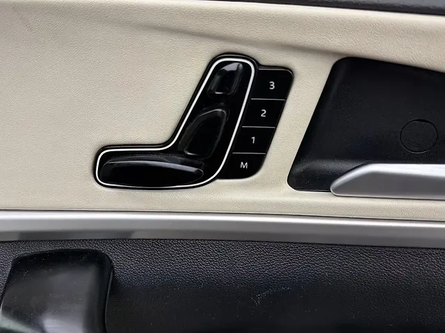 Used Mahindra Old Generation XUV700 AX 7 Petrol AT 7 STR [2023-2024] in Gurgaon