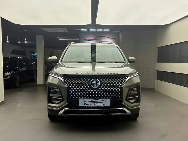 Used 2023 MG Hector Plus in Delhi