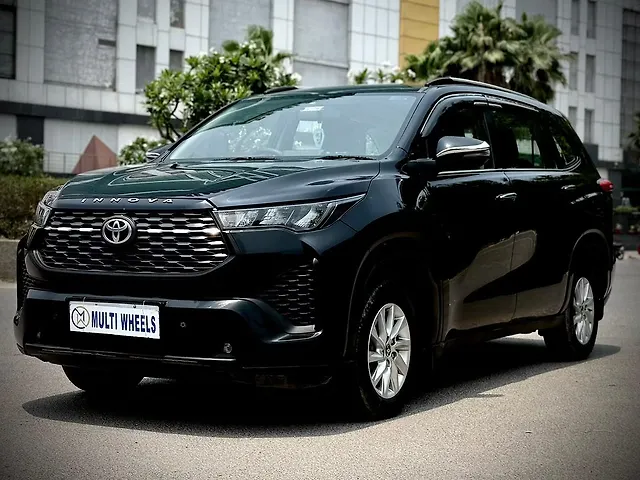 Used Toyota Innova Hycross GX (O) Petrol Automatic (CVT) 8 STR Platinum White Pearl in Delhi