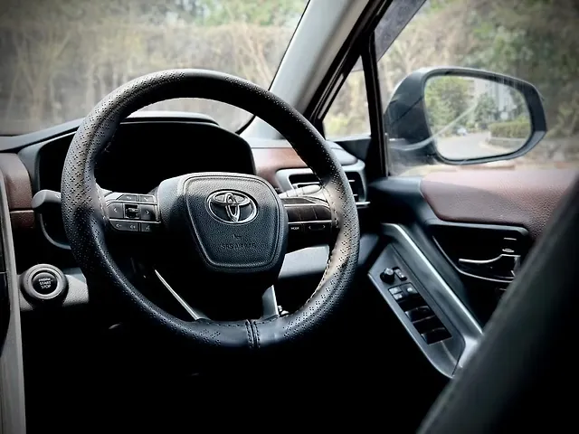 Used Toyota Innova Hycross GX (O) Petrol Automatic (CVT) 8 STR Platinum White Pearl in Delhi