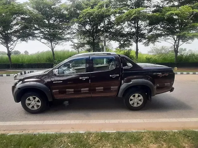 Used Isuzu D-Max V-Cross [2016-2018] 4x4 in Mohali