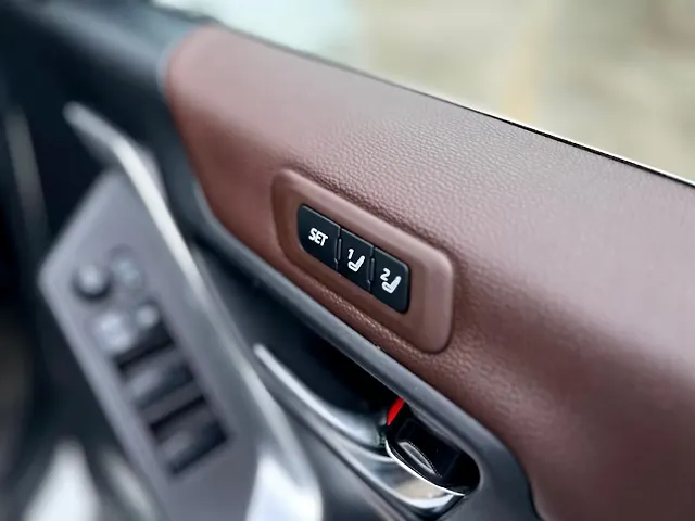 Used Toyota Innova Hycross ZX (O) Hybrid (Electric + Petrol) Automatic (e-CVT) 7 STR in Delhi