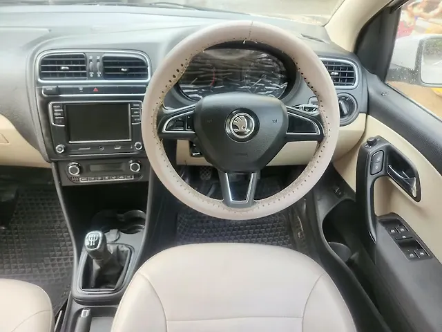 Used Skoda Rapid Ambition 1.6 MPI in Mumbai Used Skoda Rapid Ambition 1.6 MPI in Mumbai
