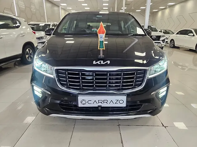 Used 2022 Kia Carnival in Pune