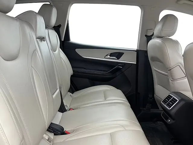 Used Mahindra Old Generation XUV700 AX 7 Diesel AT 7 STR [2023-2024] in Gurgaon