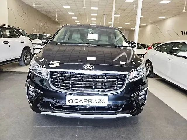 Used 2020 Kia Carnival in Pune