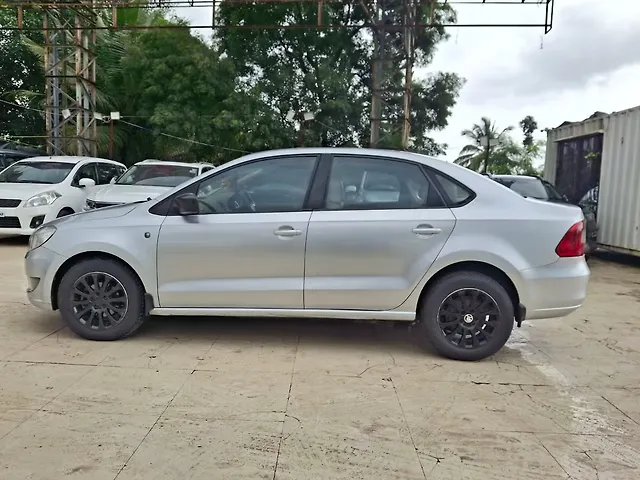 Used Skoda Rapid new Style Plus TDI AT in Mumbai Used Skoda Rapid new Style Plus TDI AT in Mumbai