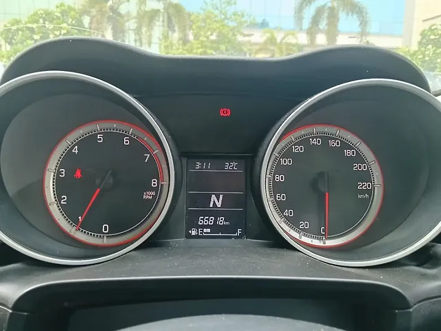 Used Maruti Suzuki Swift [2021-2024] VXi AMT in Delhi