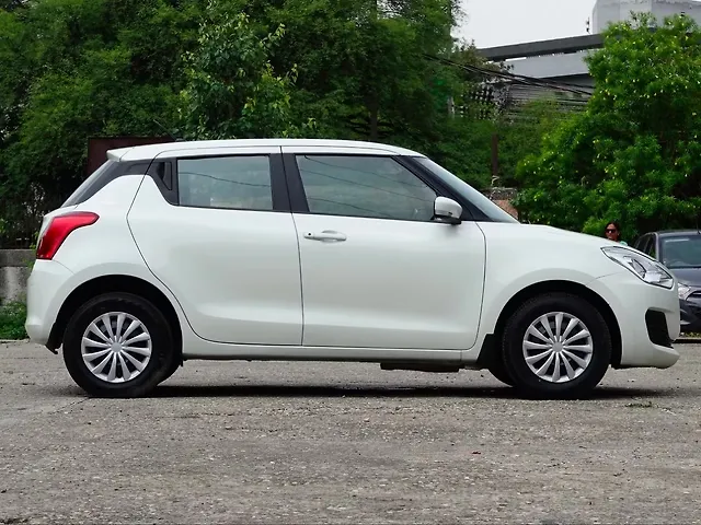 Used Maruti Suzuki Swift [2021-2024] VXi AMT in Delhi
