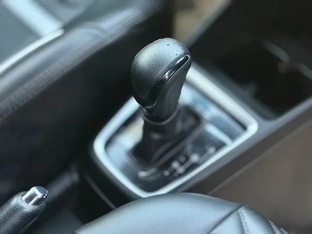 Used Maruti Suzuki Swift [2021-2024] VXi AMT in Ahmedabad