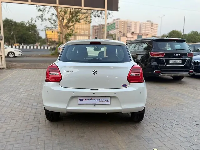 Used Maruti Suzuki Swift [2021-2024] VXi AMT in Ahmedabad