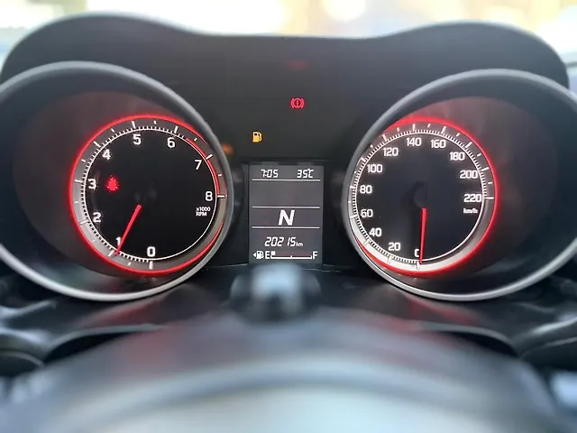 Used Maruti Suzuki Swift [2021-2024] VXi AMT in Ahmedabad