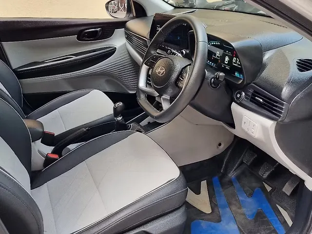 Used Hyundai i20 Asta (O) Petrol Manual Dual Tone in Bangalore