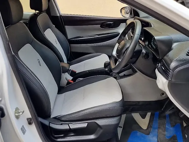 Used Hyundai i20 Asta (O) Petrol Manual Dual Tone in Bangalore