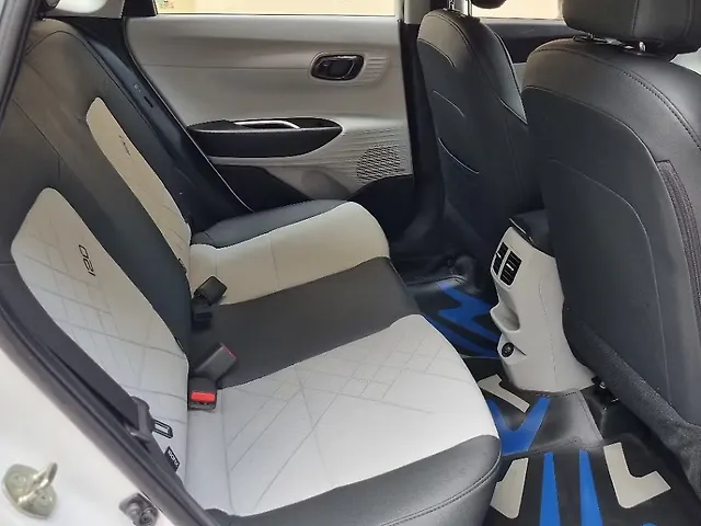 Used Hyundai i20 Asta (O) Petrol Manual Dual Tone in Bangalore