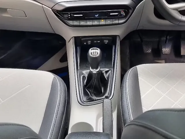 Used Hyundai i20 Asta (O) Petrol Manual Dual Tone in Bangalore